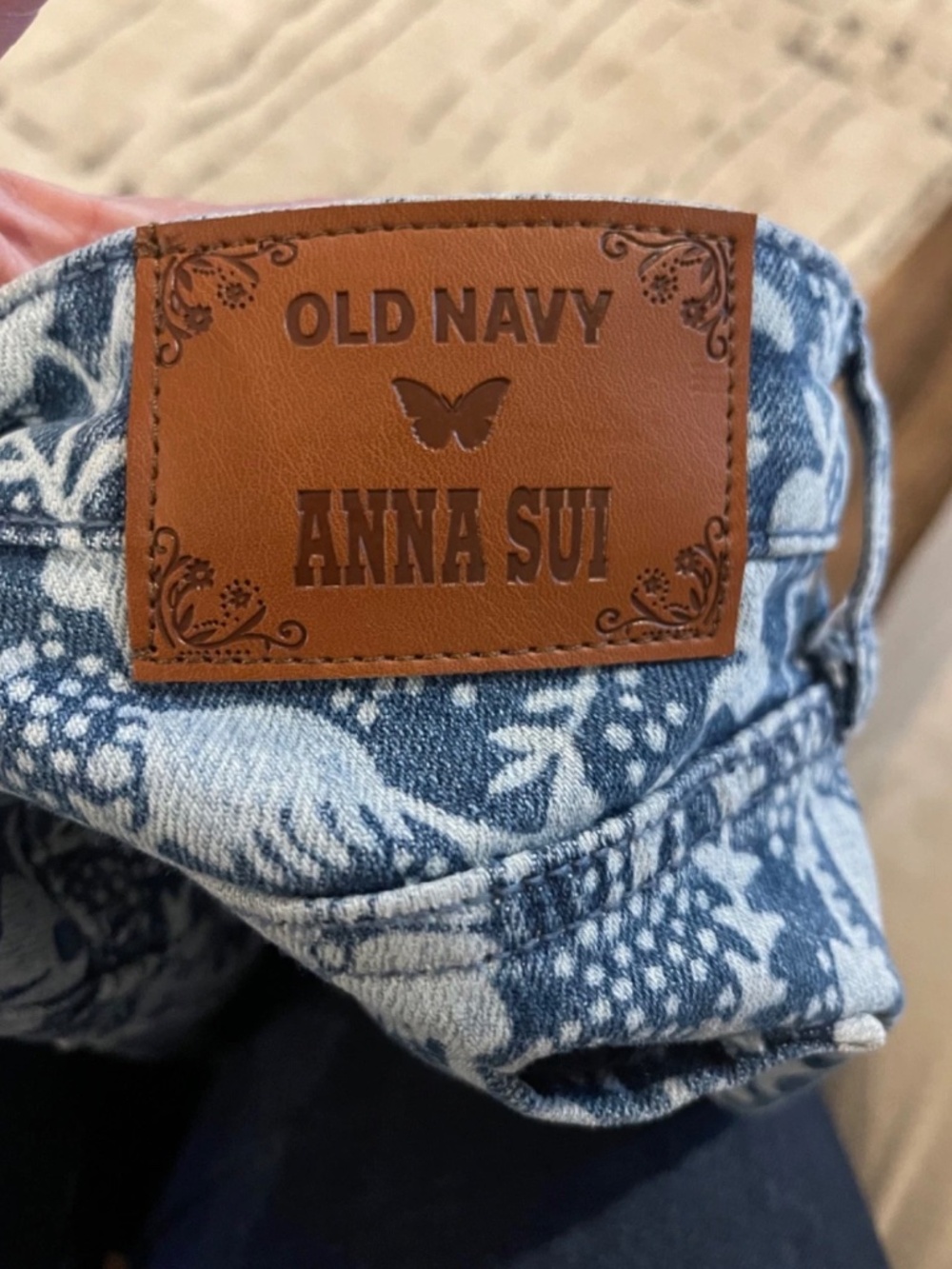 Old Navy x Anna Sui Slim Boot Cut Blue Floral Jeans Size 8 EUC - Picture 13 of 13